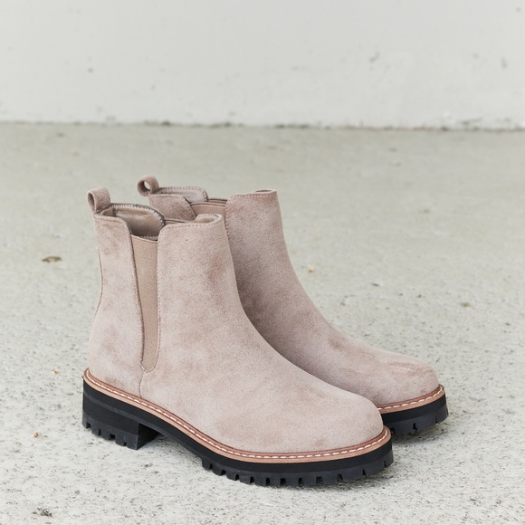 Elastic Panel Faux Leather Booties - Picture 4 of 6